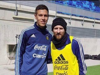 Nehuén Pérez y Lionel Messi Nehuén Pérez y Lionel Messi