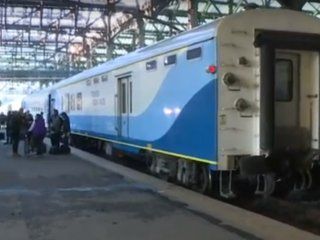 constitucion: unos 450 pasajeros que iban a bahia blanca en tren quedaron varados por un piquete constitucion: unos 450 pasajeros que iban a bahia blanca en tren quedaron varados por un piquete