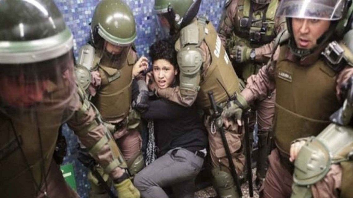 Chile: para el General Director de Carabineros los excesos de sus subordinados son bastante aceptables Chile: para el General Director de Carabineros los excesos de sus subordinados son bastante aceptables