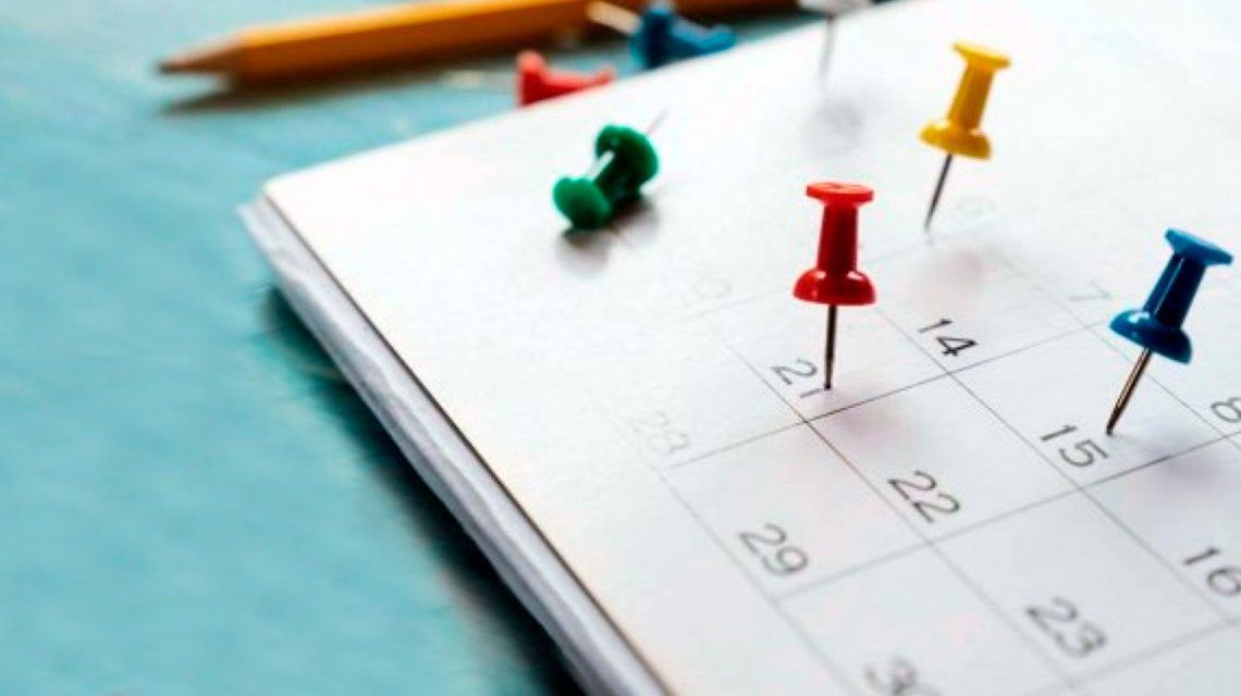 ¿Es feriado el lunes 18 de noviembre?
