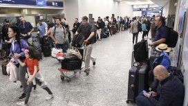 Dólar turista y para ahorro: rige el impuesto y las agencias de viaje ya cobran el 30% Dólar turista y para ahorro: rige el impuesto y las agencias de viaje ya cobran el 30%