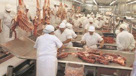 Gremio de la carne obtuvo otro 17% en paritarias y una suma fija de 2.500 pesos para noviembre Gremio de la carne obtuvo otro 17% en paritarias y una suma fija de 2.500 pesos para noviembre
