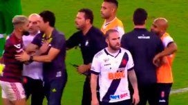 VIDEO: Un dirigente del Vasco da Gama golpeó a Gabigol antes de la final con River VIDEO: Un dirigente del Vasco da Gama golpeó a Gabigol antes de la final con River