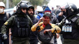 La policía de Bolivia reprimió las protestas contra el golpe y mató a otras dos personas La policía de Bolivia reprimió las protestas contra el golpe y mató a otras dos personas