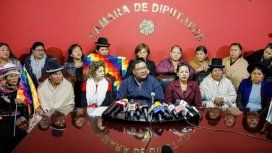 Legisladores del MAS se instalaron en la Asamblea de Bolivia e iniciaron una huelga de hambre Legisladores del MAS se instalaron en la Asamblea de Bolivia e iniciaron una huelga de hambre
