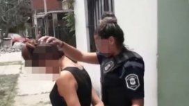 Detuvieron a la adolescente que apuñaló a otra en una escuela de Lanús Detuvieron a la adolescente que apuñaló a otra en una escuela de Lanús
