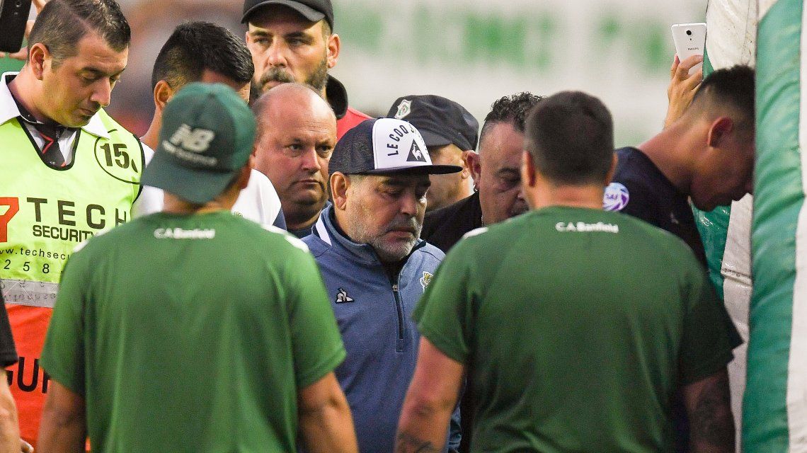 Maradona: El árbitro Espinoza es un mentiroso y cobarde