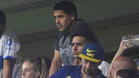 Riquelme volvió a La Bombonera: máscaras prohibidas y una terrible frase contra Angelici y Gribaudo Riquelme volvió a La Bombonera: máscaras prohibidas y una terrible frase contra Angelici y Gribaudo