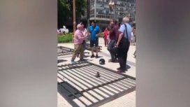 Vamos a hacer una parrilla: el video viral de la Plaza de Mayo sin rejas Vamos a hacer una parrilla: el video viral de la Plaza de Mayo sin rejas