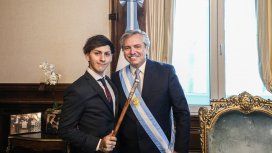 Estanislao Fernández Luchetti sostiene el bastón que le prestó su padre Estanislao Fernández Luchetti sostiene el bastón que le prestó su padre