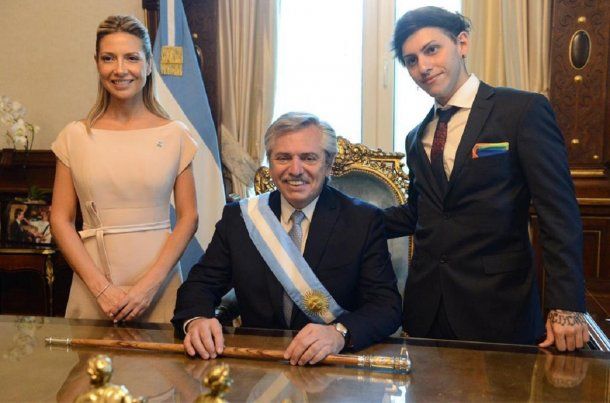 Fabiola Yáñez y Estanislao Fernández Lucchetti flanquean al Presidente