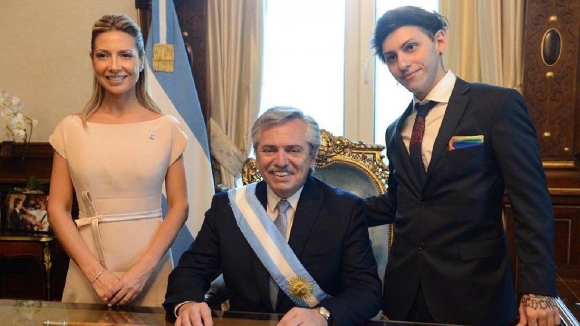Fabiola Yáñez y Estanislao Fernández Lucchetti flanquean al Presidente Fabiola Yáñez y Estanislao Fernández Lucchetti flanquean al Presidente
