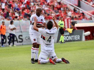 Ángelo Gabrielli celebra el gol del empate Ángelo Gabrielli celebra el gol del empate
