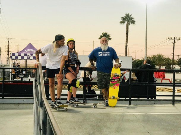 Los tres también aman el skate. Los chicos arrancaron con este deporte hasta que conocieron el surf