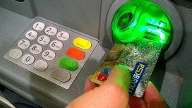 Comerciantes uruguayos ofrecen un medio de pago para que los argentinos zafen del 30% al dólar Comerciantes uruguayos ofrecen un medio de pago para que los argentinos zafen del 30% al dólar