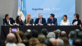 Alberto Fernández puso en marcha otra vez el Plan de Lecturas que desmanteló Macri luego de 30 años Alberto Fernández puso en marcha otra vez el Plan de Lecturas que desmanteló Macri luego de 30 años