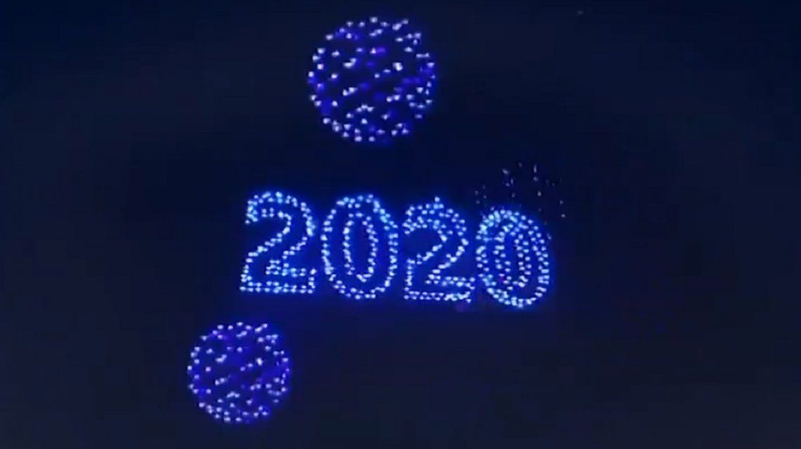 Impresionante: miles de drones luminosos sincronizados, la alternativa china a los fuegos artificiales
