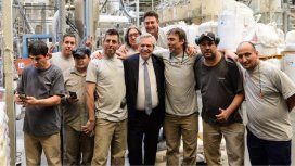 Alberto Fernández con trabajadores Alberto Fernández con trabajadores