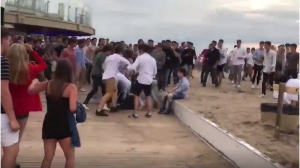 VIDEO: Brutal batalla campal a la salida de un boliche en Mar del Plata