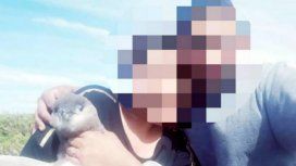 Se sacaron una foto con pingüinos en una reserva y el gobierno de Santa Cruz los demandará Se sacaron una foto con pingüinos en una reserva y el gobierno de Santa Cruz los demandará
