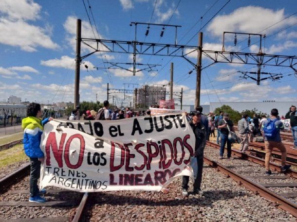 Protestas en las vías impide el normal servicio del Roca