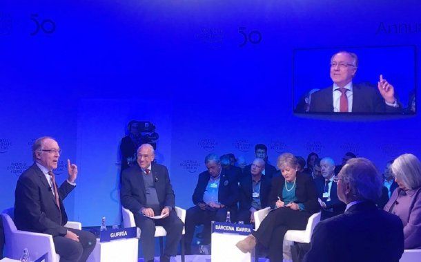 Nielsen en Davos - Crédito: @NielsenEcon