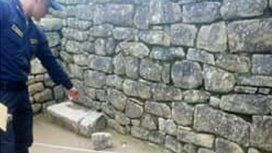 Condenaron a tres años y cuatro meses de prisión al argentino que defecó en el Machu Picchu Condenaron a tres años y cuatro meses de prisión al argentino que defecó en el Machu Picchu