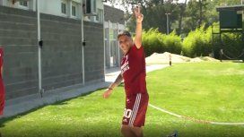 El gol imposible de Juan Fernando Quintero en una práctica que enloquece a los hinchas de River El gol imposible de Juan Fernando Quintero en una práctica que enloquece a los hinchas de River