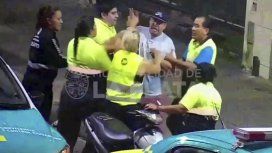 VIDEO: Lo multaron por circular sin casco VIDEO: Lo multaron por circular sin casco