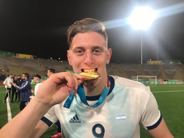 Adolfo Gaich, goleador de la Sub 23 de fútbol de Argentina, celebra la clasificación a los Juegos Olímpicos