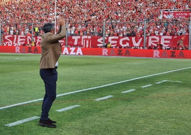 Lucas Pusineri reveló que llamó al Kun Agüero apenas asumió en Independiente