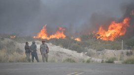 Voraz incendio en Puerto Madryn: piden evacuar la zona Voraz incendio en Puerto Madryn: piden evacuar la zona