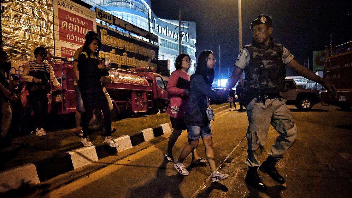 Tailandia: ascienden a 27 los muertos por el ataque de un soldado a un shopping