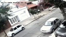 Insólito robo en La Plata: se trepó a los techos de una casa y se llevó una bicicleta Insólito robo en La Plata: se trepó a los techos de una casa y se llevó una bicicleta