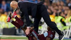 La patada que recibió Zinedine Zidane durante el partido ante Celta de Vigo La patada que recibió Zinedine Zidane durante el partido ante Celta de Vigo