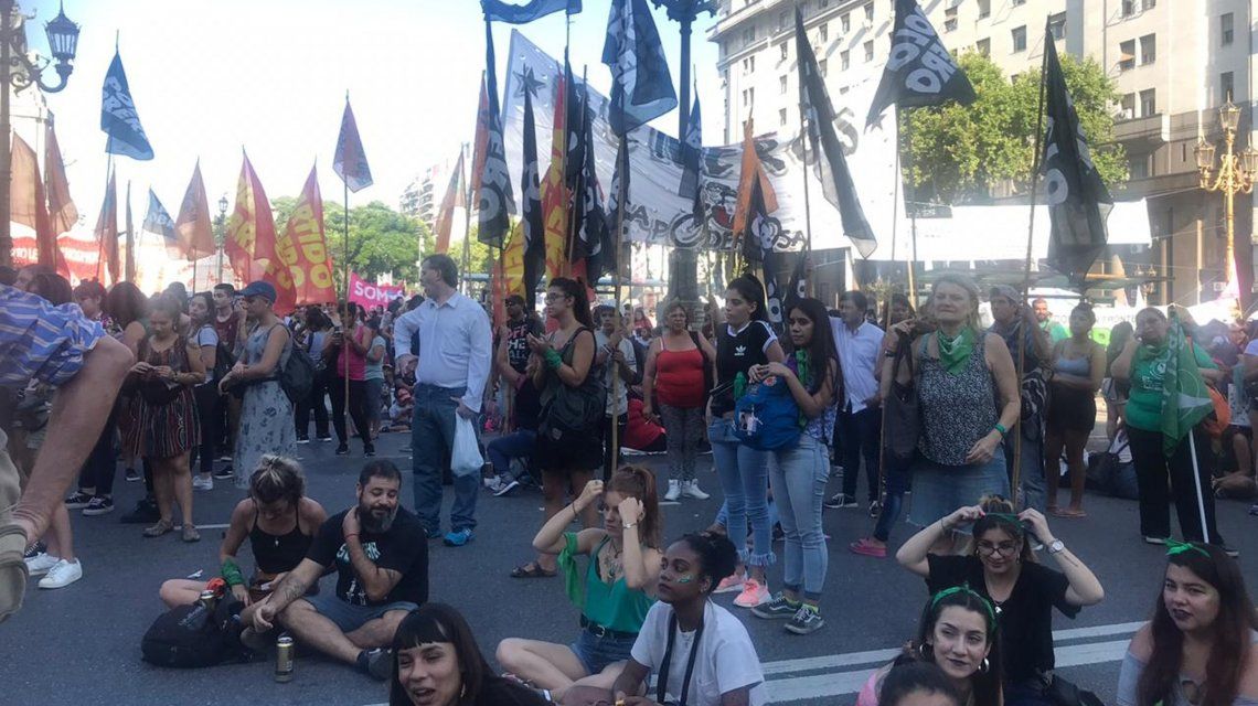 Marea verde por el aborto legal, seguro y gratuito: una multitud de mujeres en las calles por un nuevo pañuelazo