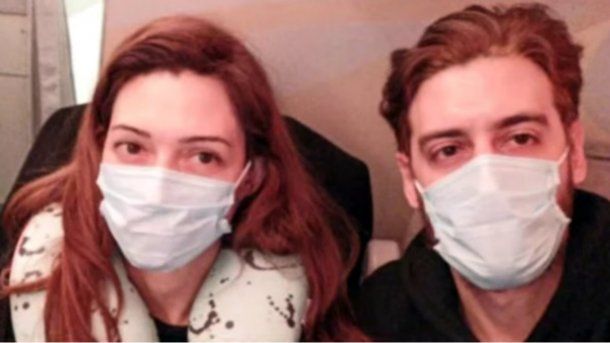 Los primeros: Laura y Leonardo Crespo llegaron al Aeropuerto de Ezeiza  desde China y se pusieron en cuarentena por coronavirus