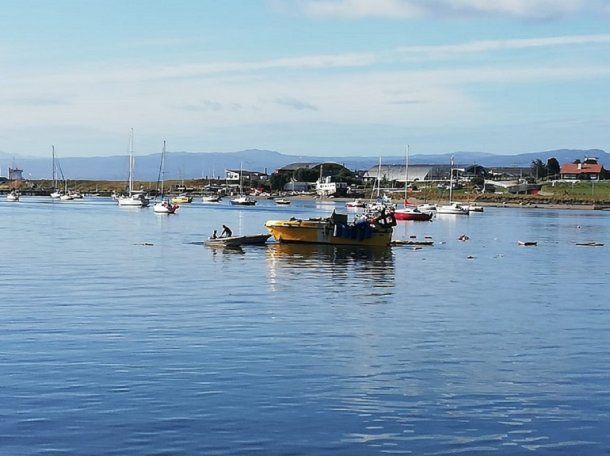 Explosión de una lancha en Tierra del Fuego - Gentileza: Raúl R. Vázquez
