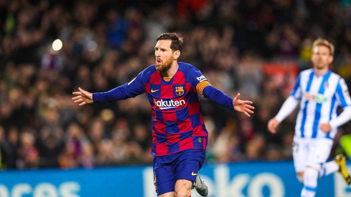 Lionel Messi celebra el gol de la victoria tras un penal sancionado por el VAR