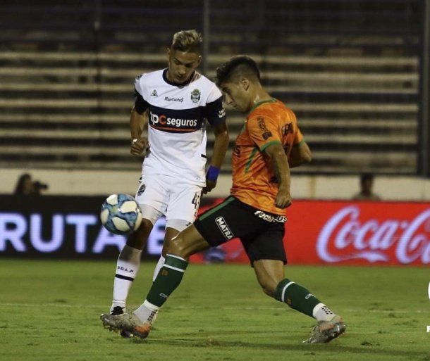 Gimnasia, con Diego Maradona como entrenador, enfrentó a Banfield en el bosque platense