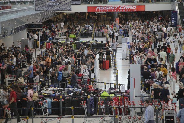 Demoras en los vuelos que tenían programado partir desde el Aeropuerto de Ezeiza (Imagen de Archivo)