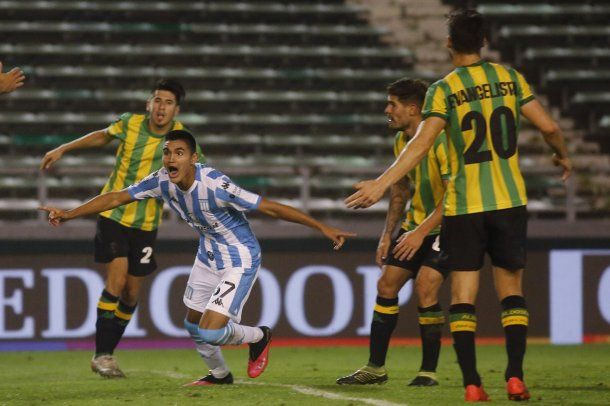 El juvenil Alcaraz marcó el gol del triunfo para Racing en uno de los últimos partidos del fútbol argentino antes del parate por el coronavirus