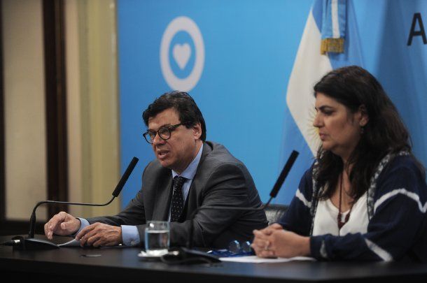 El ministro de Trabajo Claudio Moroni y la secretaria de Gestión y Empleo Ana Castellani