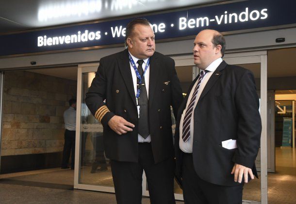 Pablo Biró, secretario general de APLA, junto a Pablo Ceriani, presidente de Aerolíneas Argentinas