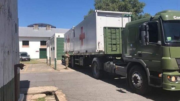 Camión de la guarnición militar de Campo de Mayo donde se prepara el Hospital Militar Reubicable para combatir el Coronavirus Covid-19