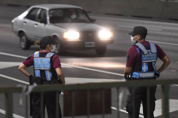 Fuertes controles de las fuerzas de seguridad en los accesos a la Ciudad   