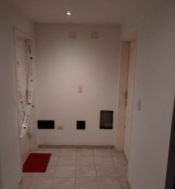 Una pareja que estuvo en España incumplió la cuarentena obligatoria, fue internada en el hospital Muniz y se escapó 