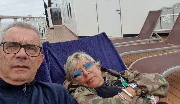 Juan y Claudia cuando podía disfrutar sus días en el Zaandam previa a la cuarentena