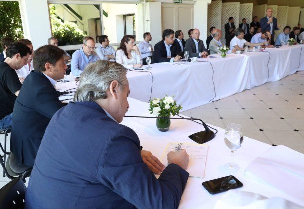 El presidente Alberto Fernández encabezó la reunión en la que se definió la cuarentena total