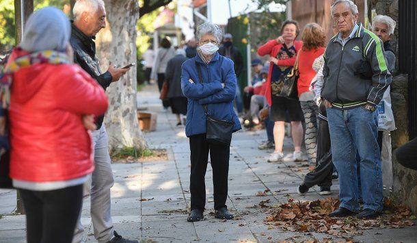 Los bancos permanecerán abiertos durante la cuarentena para abonar haberes de Anses a quienes no tengan su tarjeta de débito